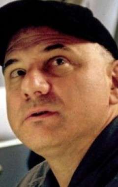 Актер Ньютон Томас Сигел