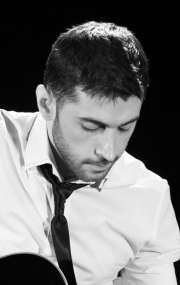 Актер Гарик Папоян