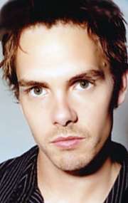 Актер Мэттью Карри Холмс