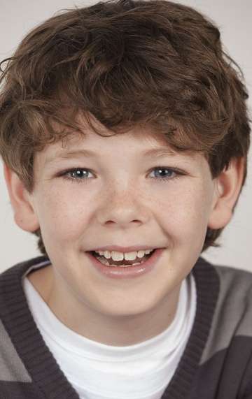 Актер Ben Crundwell