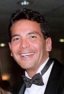 Актер Robert Carmona-Borjas