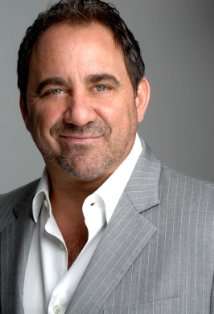 Актер Крис Дегнер