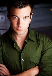 Актер Коул Глисон