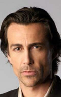 Актер Дэниэл Бернхард