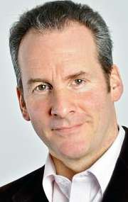 Актер Крис Барри