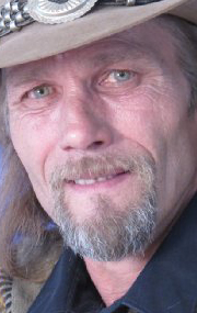 Актер Джеймс Е. Лэйн