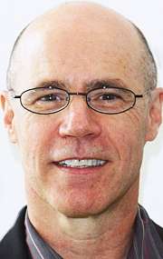 Актер Бэрри Ливингстон