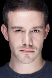 Актер Оливер Девоти