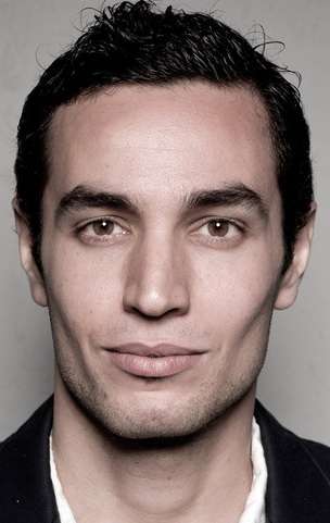 Актер Адам Бакри