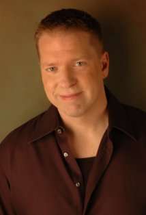 Актер Гари Оуэн