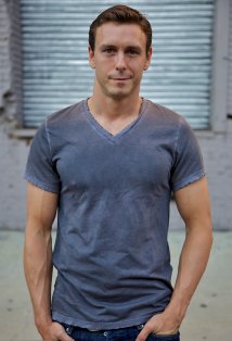 Актер Марк Фичера