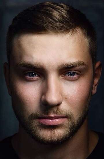 Актер Илья Ильиных