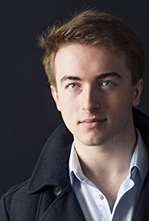 Актер Макс Казье