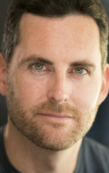 Актер Макс Кейвенам