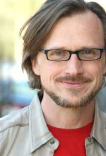 Актер Том Бейер