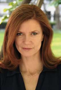 Актер Мэгги Мур