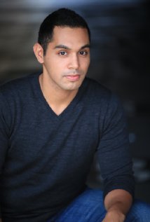 Актер Адам Найт