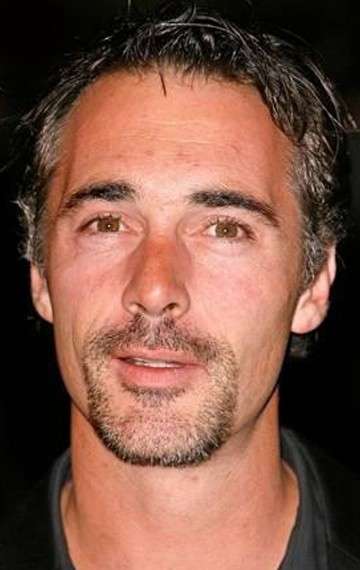 Актер Грег Уайз