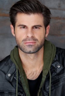 Актер Brett Easton