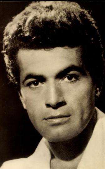 Актер Крис Аврам