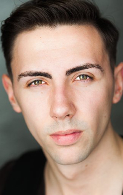 Актер Адам Гари