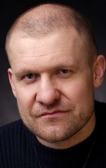 Актер Александр Кухаренко