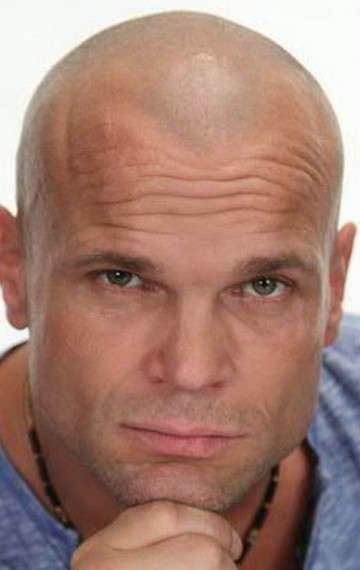 Актер Юрий Скулябин