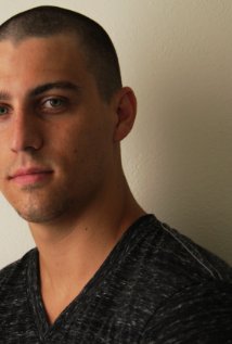 Актер Аарон Мэтьюс