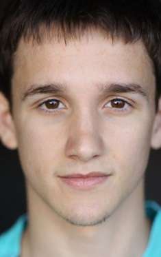 Актер Брайс Ромеро