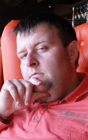 Актер Владислав Ушаков