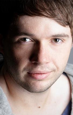 Актер Дион Ллойд-Джонс