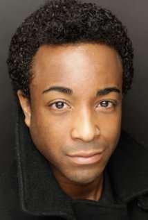 Актер Даррен Чарльз