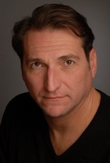 Актер Тим Чарльз