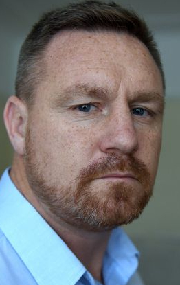 Актер Билли Мур