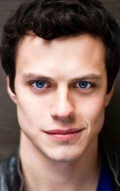 Актер Джейк Робинсон