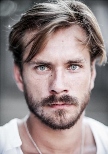 Актер Александр Горбатов