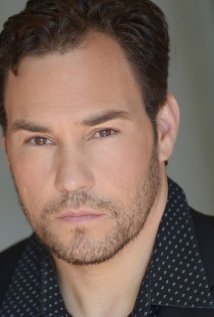 Актер Кеннет Каррела