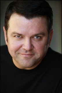 Актер Пол Дэвид Робертс