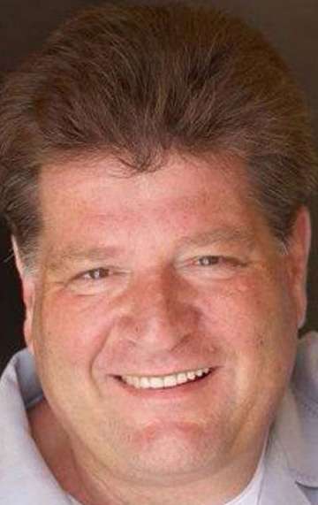 Актер Стивен Ли