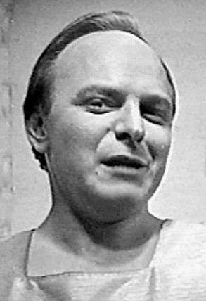 Актер Артур Кокс