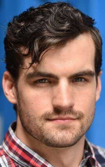 Актер Калеб Смит