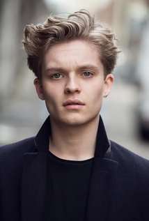 Актер Tom Glynn-Carney