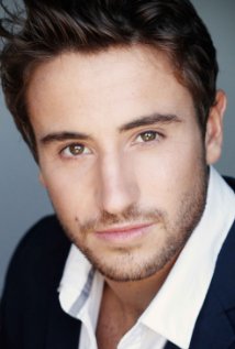 Актер Cameron Jones