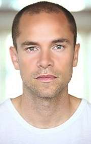 Актер Питер Янгблад Хиллз