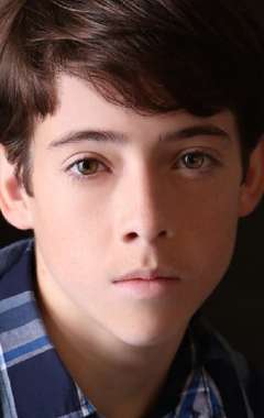 Актер Нолан Лайонс