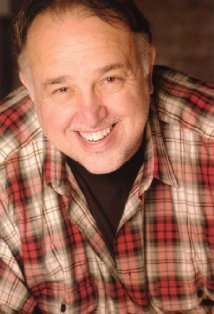 Актер Лайл Кэйнаус