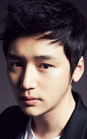 Актер Бён Ё Хан