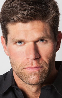 Актер Кори Мехер