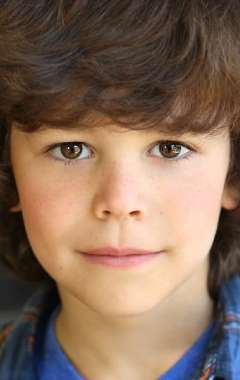 Актер Закари Артур