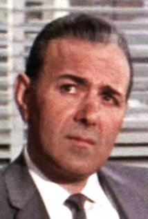 Актер Космо Сардо